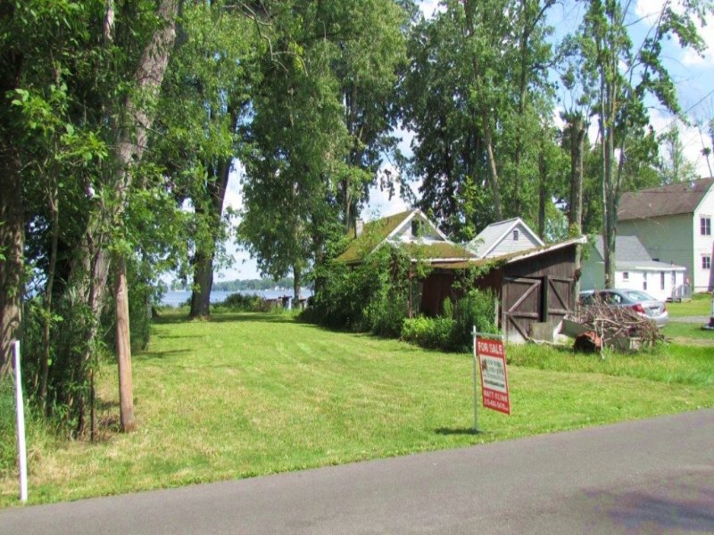 Oneida Lake Waterfront Property : Cicero : Onondaga County : New York
