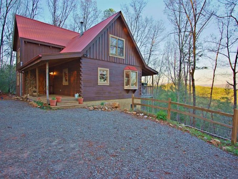 True Log Home with Blue Mtn Views : Blue Ridge : Fannin County : Georgia
