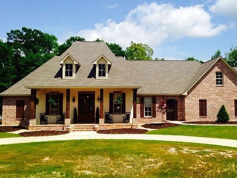 Custom Home On 7.26 Acres Park Plac : McComb : Pike County : Mississippi