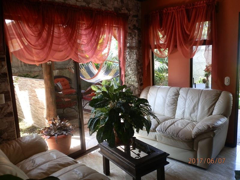 Country Cottage Near Lake Cachi : Ujarras De Paraiso : Costa Rica