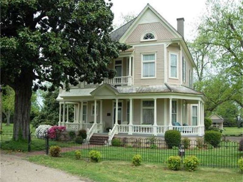 Historic Queen Anne Home & Acres Lot for Sale in Holly Grove, Monroe