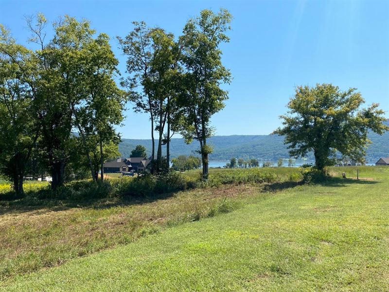 Beautiful Lake Front Property in Cr : Jasper : Marion County : Tennessee