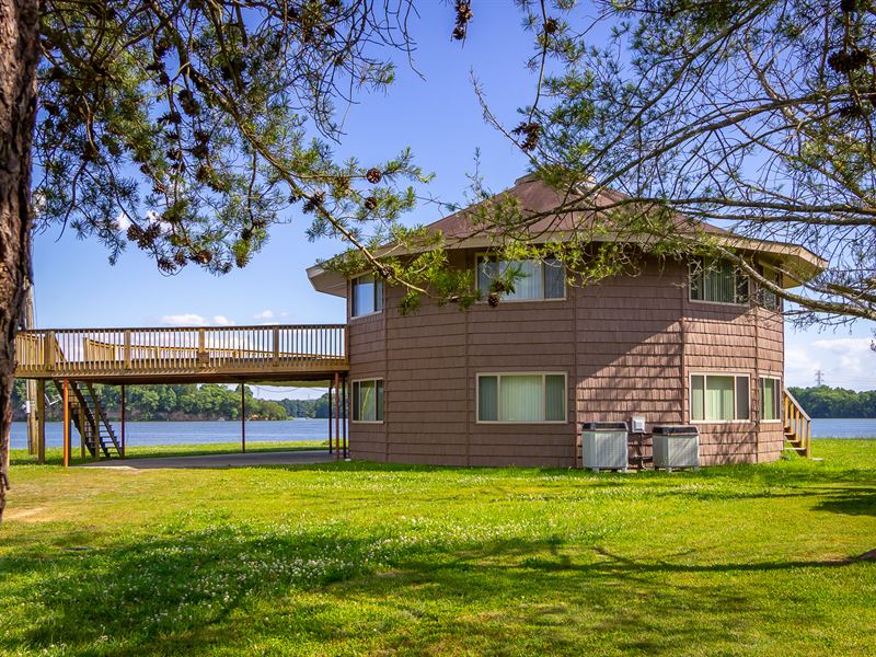 Cherokee Lakefront Home with Dock : Mooresburg : Hawkins County : Tennessee