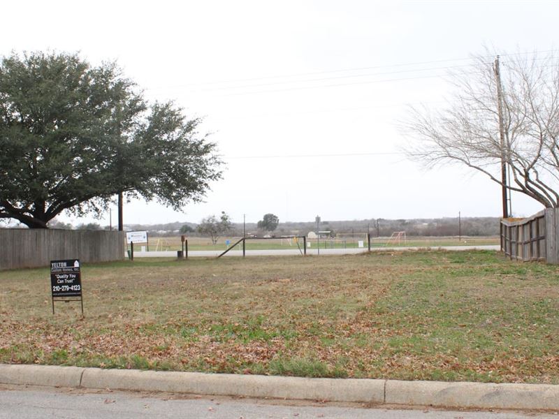 1003 Verbena Loop : Floresville : Wilson County : Texas