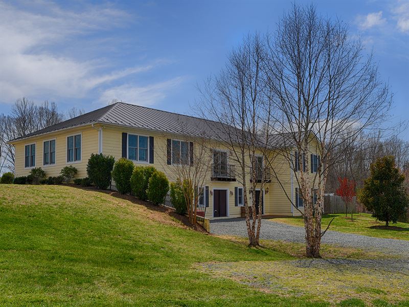Spacious Home in Stony Point : Charlottesville : Albemarle County : Virginia