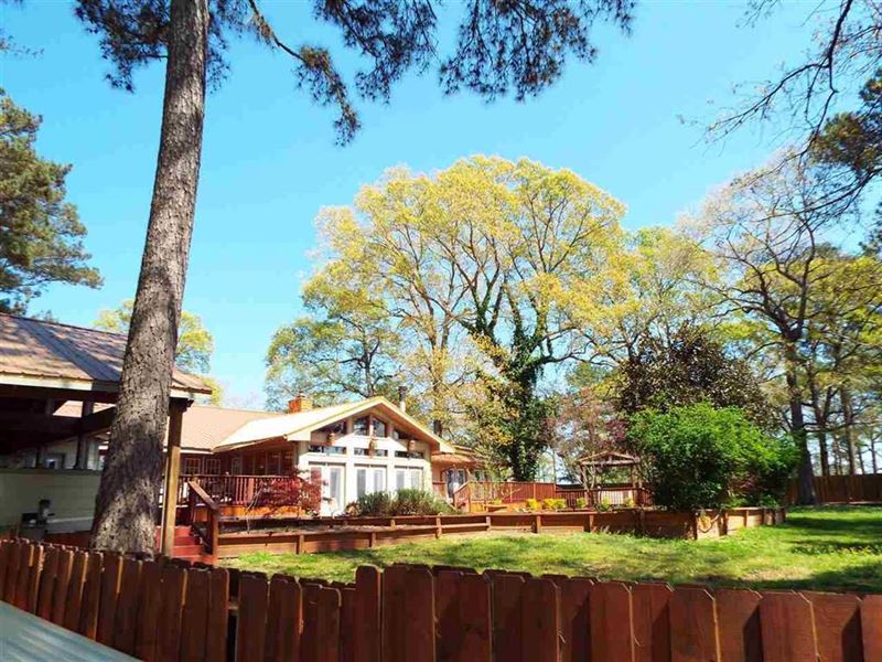 Beautiful, Unique Home On 5.68 Ac : Brookhaven : Lincoln County : Mississippi