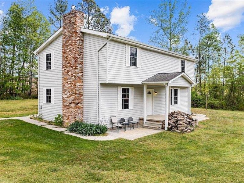 2-Story Custom Home On 16.712 Acres : Woodford : Caroline County : Virginia