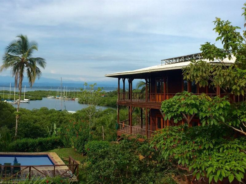 Large, Off Grid, Luxury Bocas Del : Panama