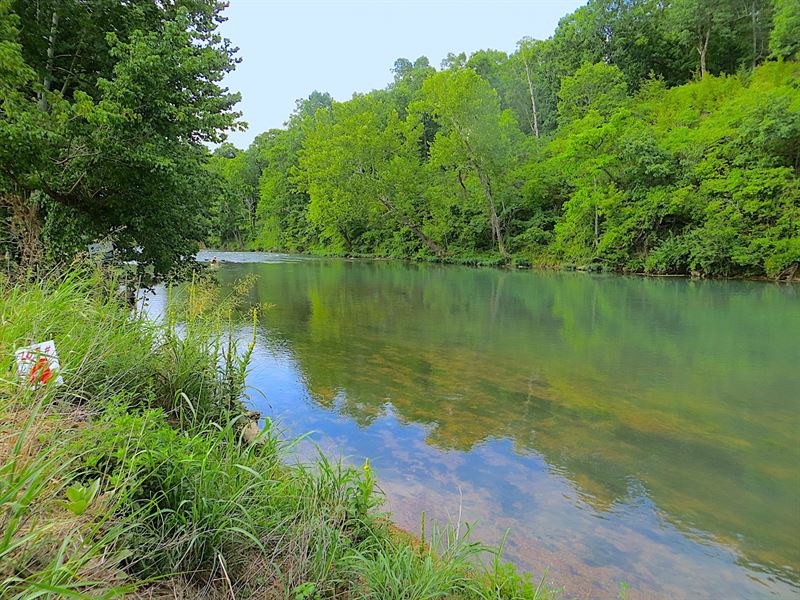 Riverfront Property on Spring River : Mammoth Spring : Fulton County : Arkansas