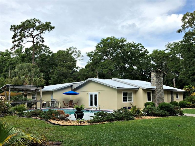 Showcase Home 6 Bedrooms & Pool : Chiefland : Levy County : Florida