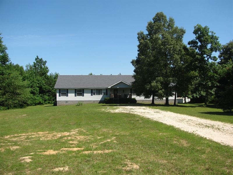 Large Country Home 5 Acres : Adamsville : McNairy County : Tennessee