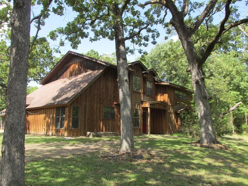 Secluded 2 Story, Horse Barn 7 Ac : Palestine : Anderson County : Texas