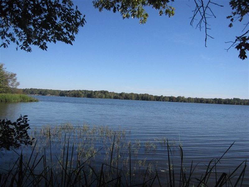 Lake Living Along Lake Gaston, VA : Boydton : Mecklenburg County : Virginia