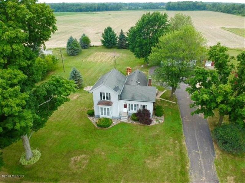spacious historic farmhouse 5 acres : lot for sale in