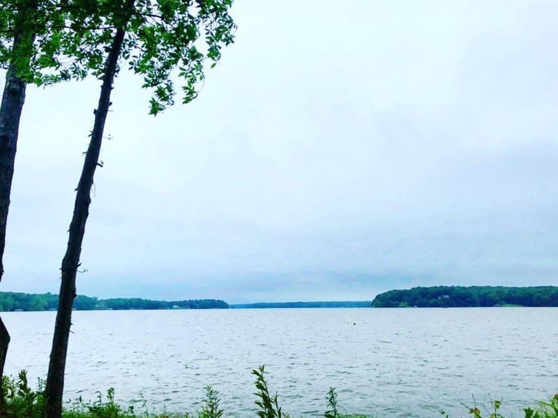 Lakefront Estate : Warrenton : Warren County : North Carolina