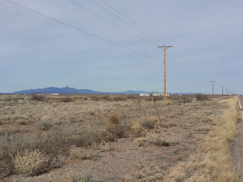 8.56 Acres Desert Land Located : Deming : Luna County : New Mexico