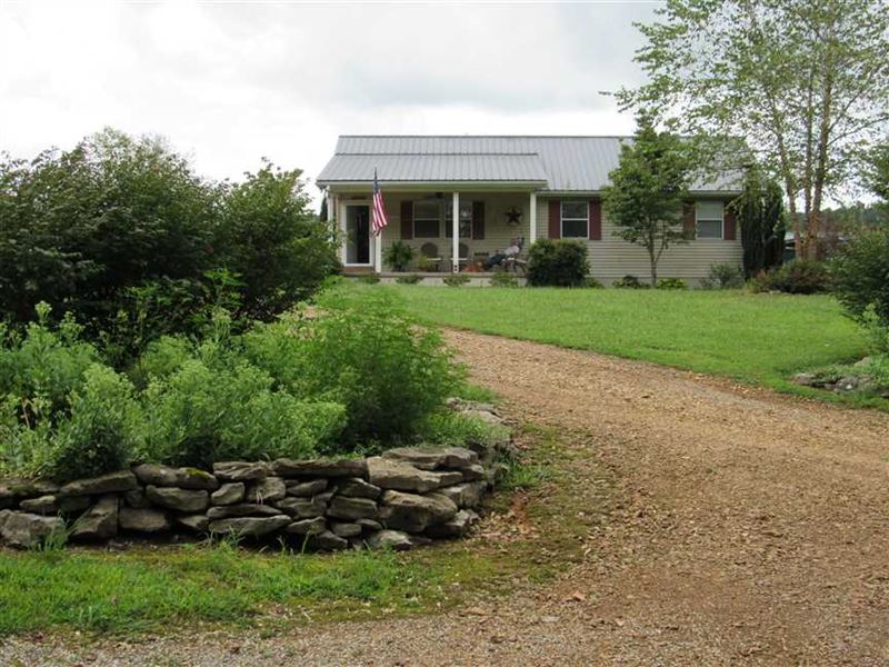 Duck River Frontage with House And : Centerville : Hickman County : Tennessee