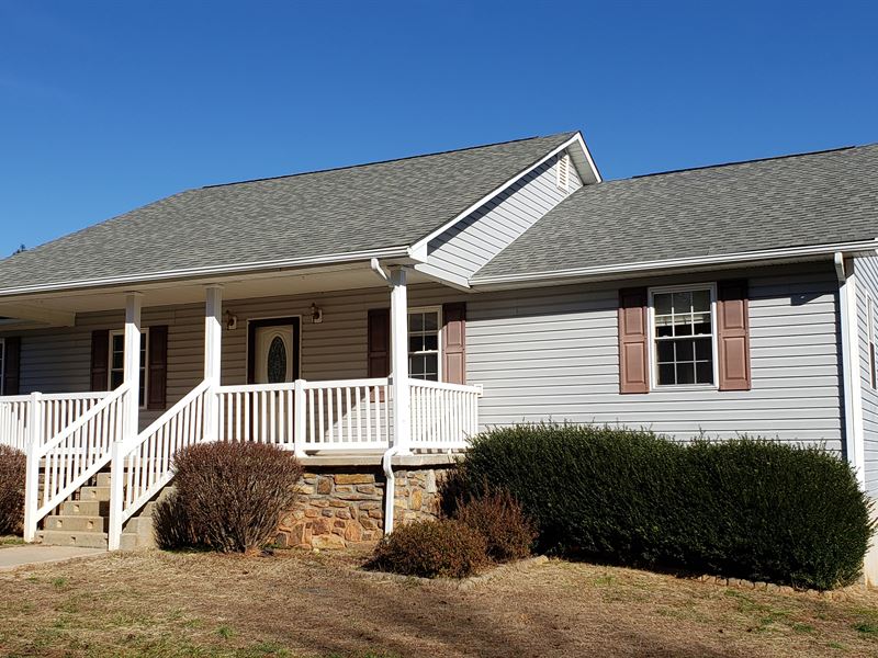Beautiful Home, Bsmt Apartment : Brookneal : Charlotte County : Virginia