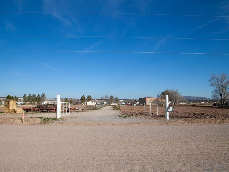 Large Metal Building Acreage South : Vado : Dona Ana County : New Mexico