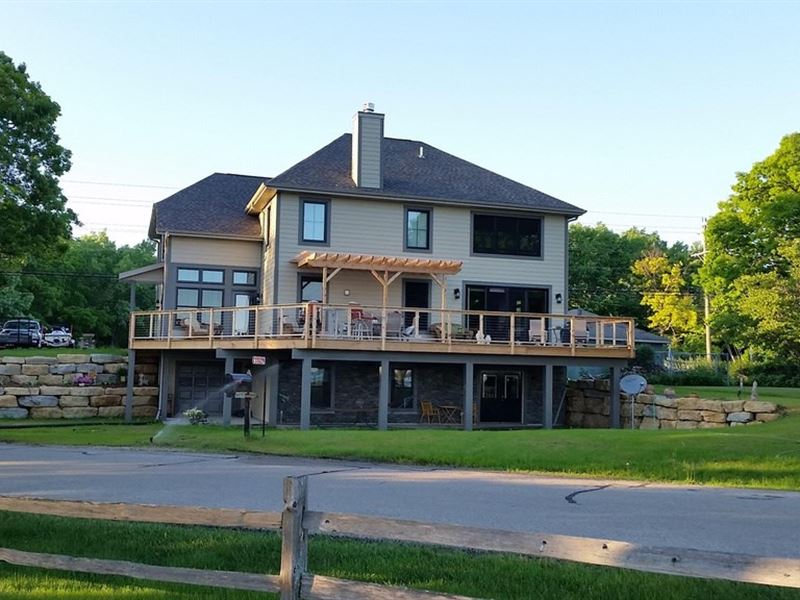 New Lakefront Home Lake Mills, WI : Lake Mills : Jefferson County : Wisconsin