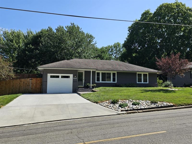 Beautiful Home in St Joseph : Saint Joseph : Buchanan County : Missouri