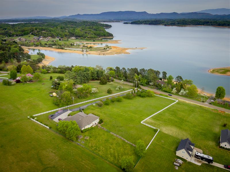 Luxurious Douglas Lake View Estate : Dandridge : Jefferson County : Tennessee