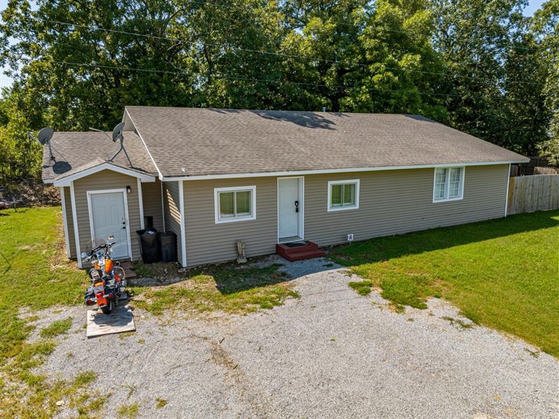 3 Bed 2 Bath House, 1.5 Acres : Cave City : Sharp County : Arkansas