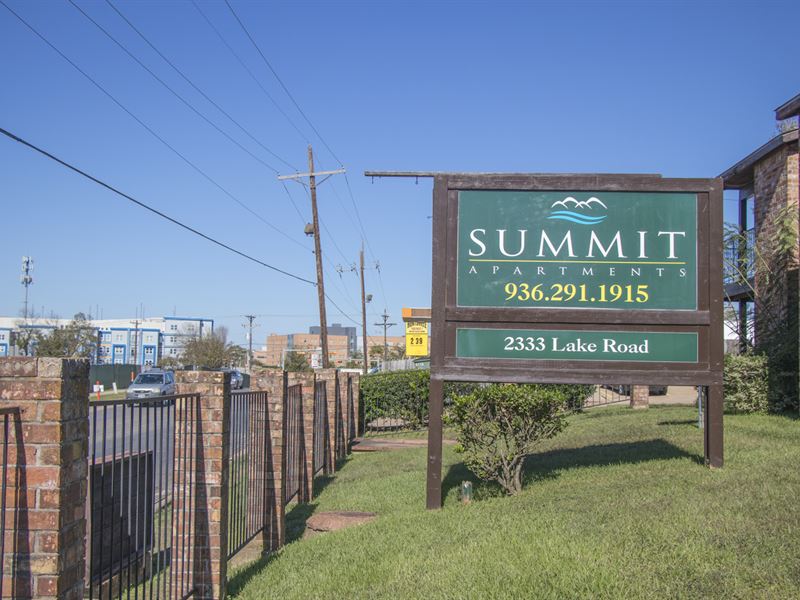 Summit Apartments : Huntsville : Walker County : Texas