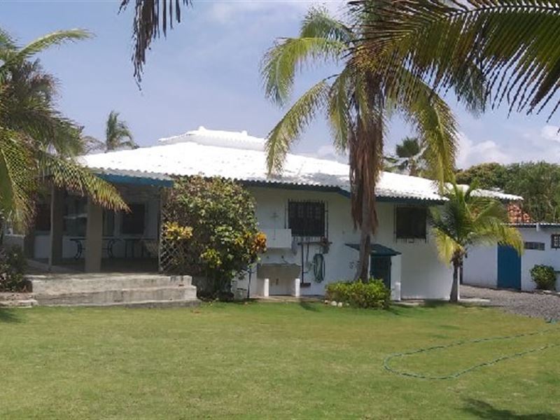 Beautiful Front Beach Lot House : Panama