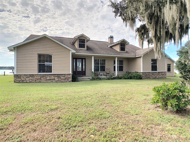 Spacious Lakefront Home on 18 Acres : Brooksville : Hernando County : Florida