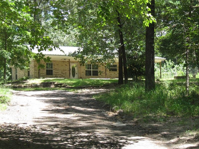 Very Private Property Located East : Frankston : Anderson County : Texas