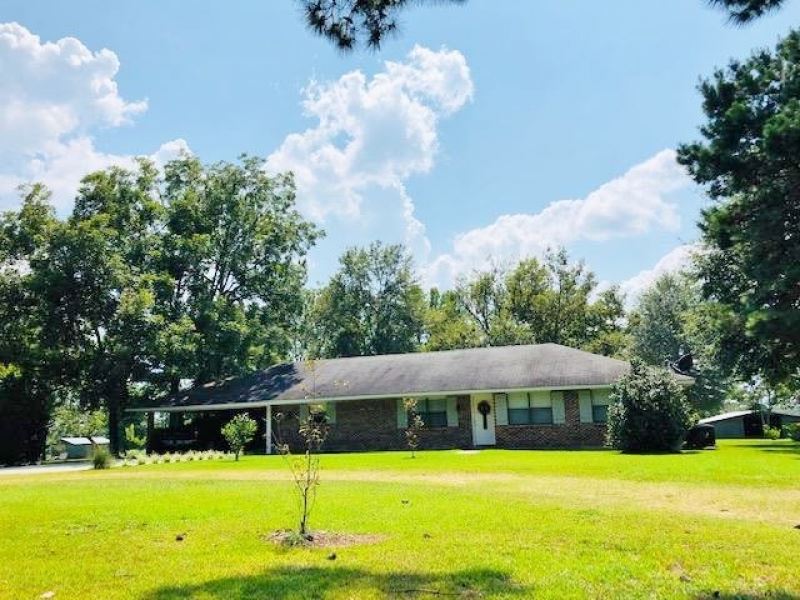Brick Home On 4.6 Acres : Tylertown : Walthall County : Mississippi