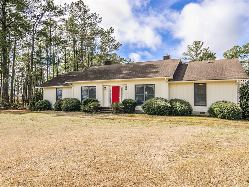 Tucked in Ever-Popular Smith Shores : Belhaven : Beaufort County : North Carolina