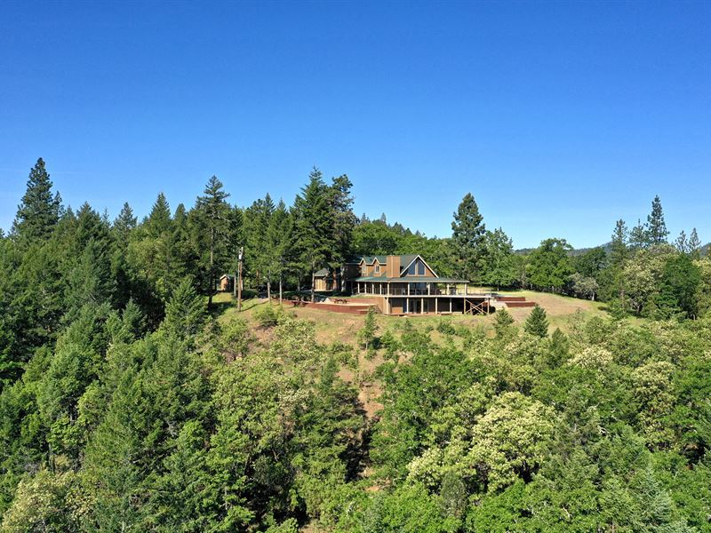 Immaculate Hilltop View Home : Jacksonville : Jackson County : Oregon