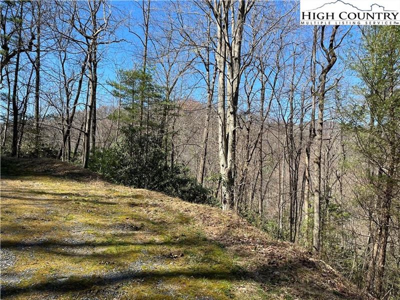 4.05 Acres, Lot 306 Sleepy Cre : Deep Gap : Watauga County : North Carolina