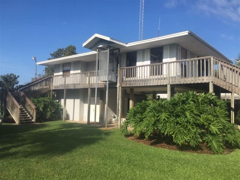 Canal-Front Family Vacation Home : Suwannee : Dixie County : Florida