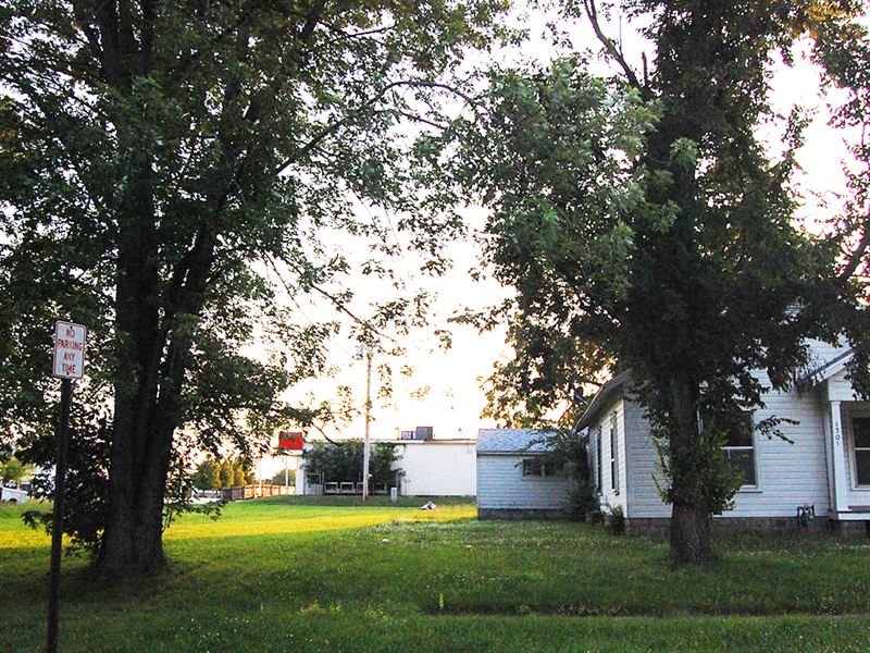 Clear Residential Lot : Chanute : Neosho County : Kansas