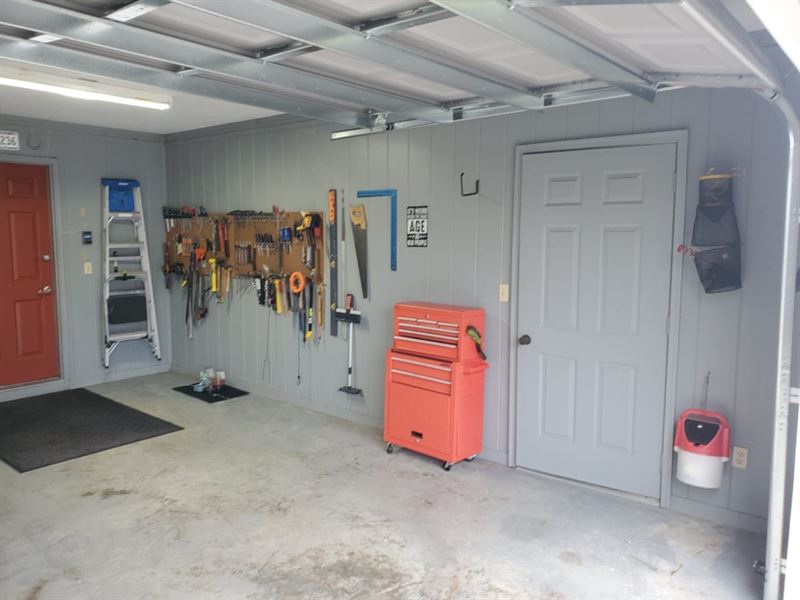 2/2 with Barn and Fencing on 3.99 : Live Oak : Suwannee County : Florida