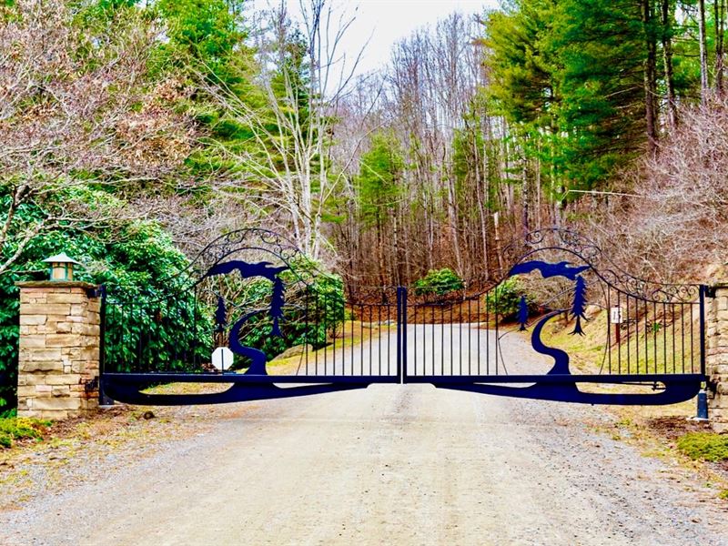Lot in Gated Community w Utilities : Cove Creek : Ashe County : North Carolina