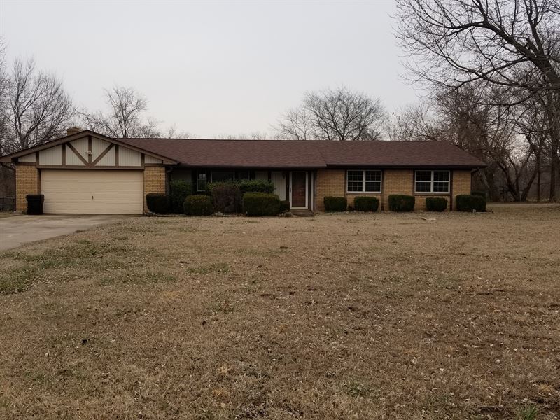Country Home on 2 1/2 Acres : Miami : Ottawa County : Oklahoma