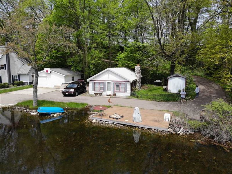 Cottage on All Sports Bair Lake fo : Jones : Cass County : Michigan