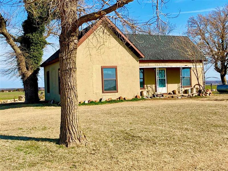 Country Home on Old 66 : Hydro : Caddo County : Oklahoma