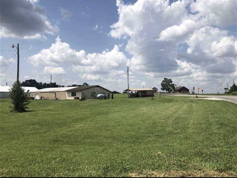 High Profile Commercial Location : New London : Ralls County : Missouri