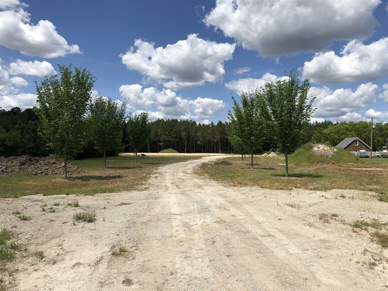 Private, Yet Conveniently Located : Winterville : Pitt County : North Carolina