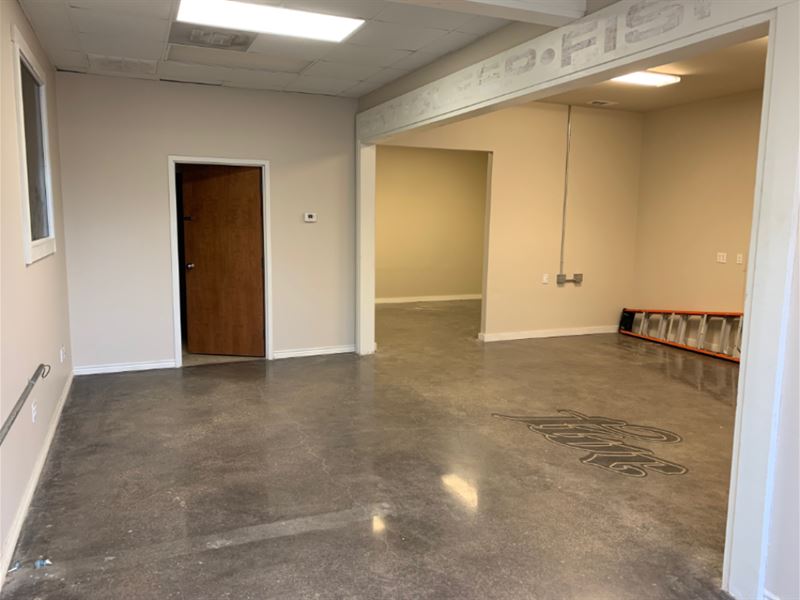 Warehouse/Office Space for Lease : Flint : Smith County : Texas
