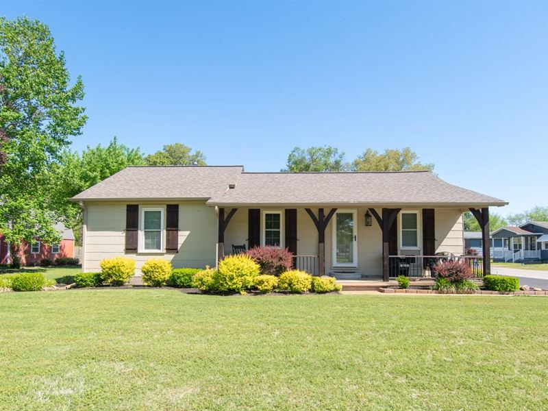 Beautiful 3 Bed, 1 Bath Home in Ber : Bernie : Stoddard County : Missouri