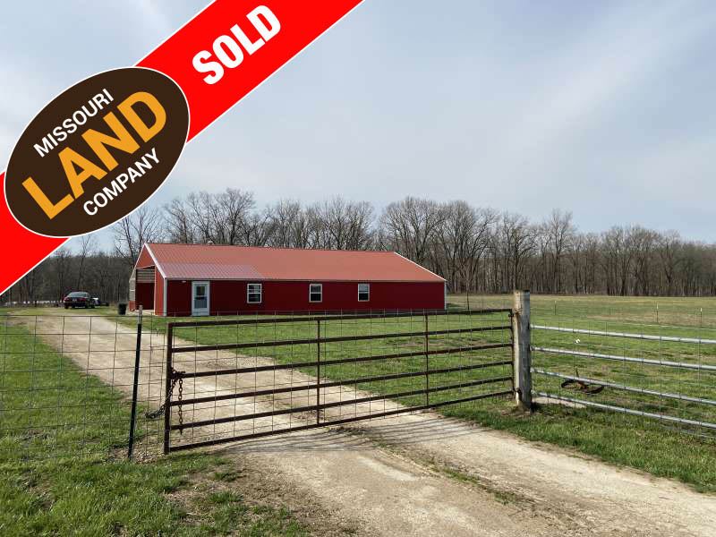 19 Acre Hobby Farm But Open To : Preston : Hickory County : Missouri