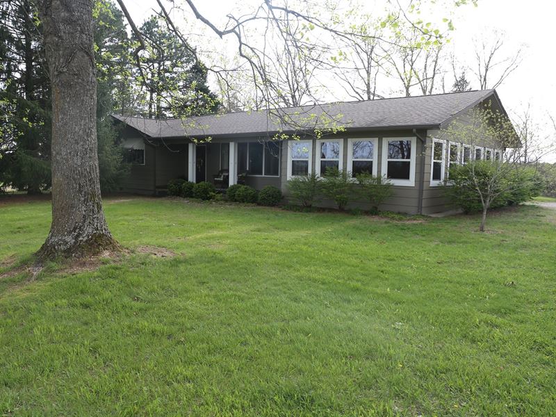 Hobby Farm Ranch Style Home Willow : Willow Springs : Howell County : Missouri