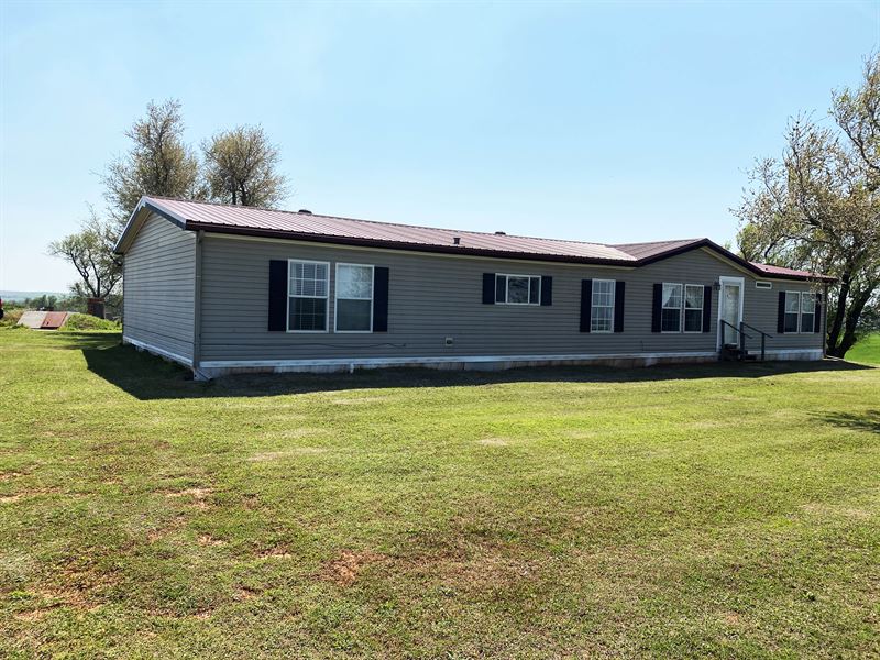 2,280 Sq. Ft. Home on 5+/- Acres : Geary : Blaine County : Oklahoma