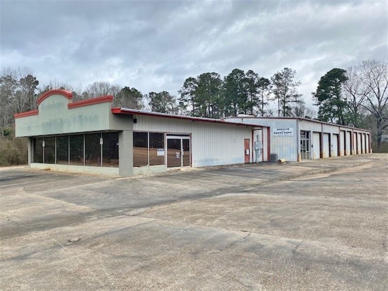 Commercial Bldg. On 3.85 Acres : McComb : Pike County : Mississippi